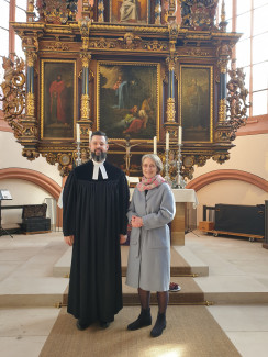 Kirchenrat Michael Thiedmann mit Pfarrerin Eva Roßner